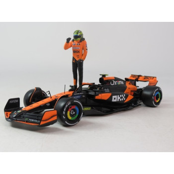 Машинка ігрова з фігуркою MCLAREN MCL38 18-28040